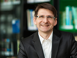 Porträtfoto von Professor Ansgar Eidens