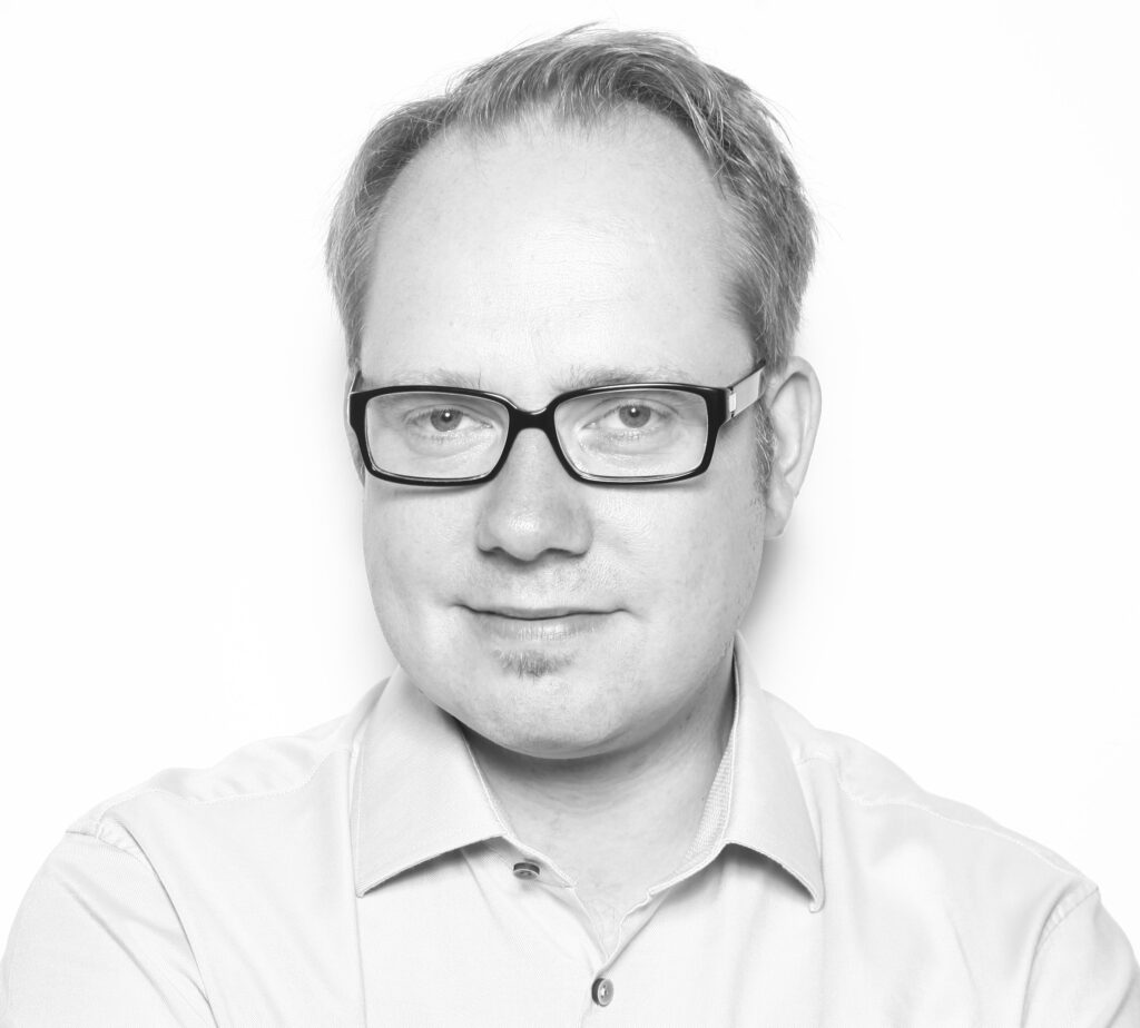 Porträtfoto von Professor Nick Gehrke.