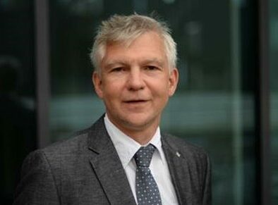 Porträtfoto von Professor Volker Gollnick