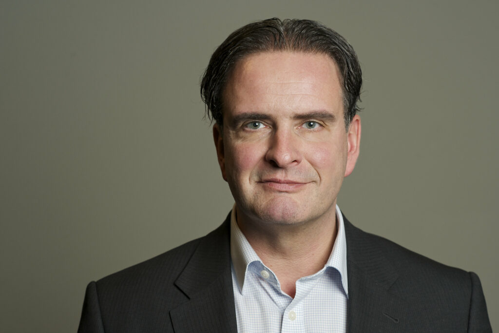 Porträtfoto von Professor André Küster Simic