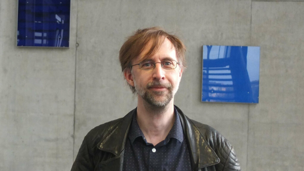 Porträtfoto von Professor Tim Tiedermann