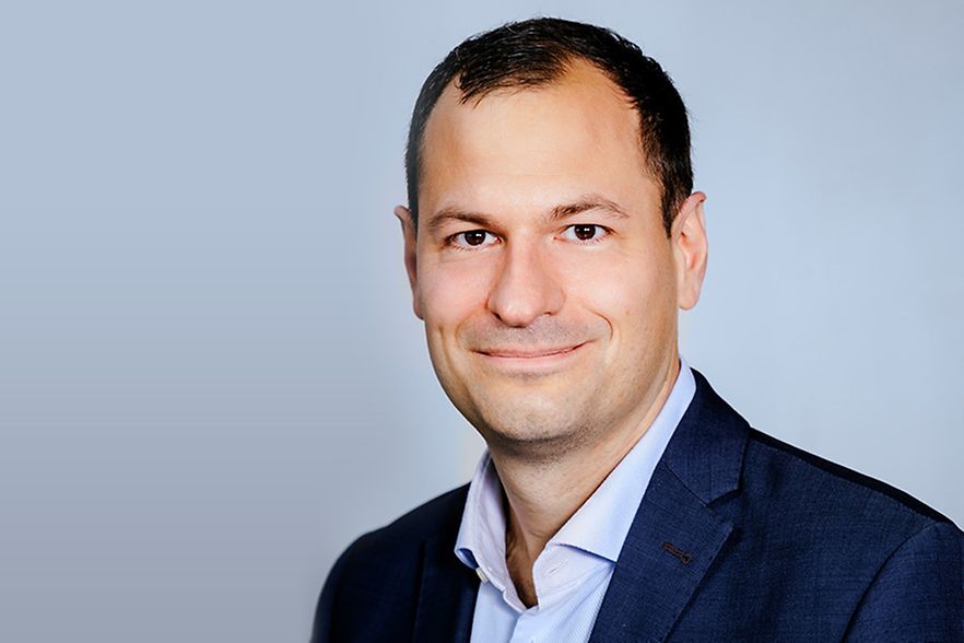 Porträtfoto von Professor Arne Speerforck.